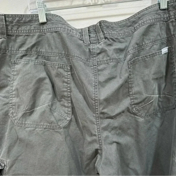 Columbia men’s gray cargo shorts 42 - Picture 8 of 13